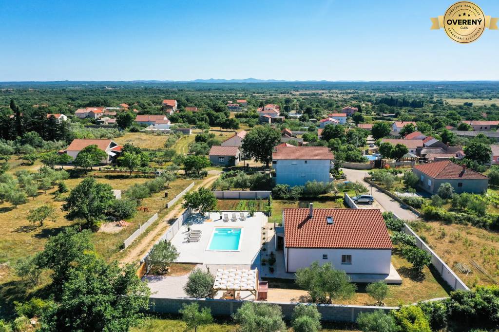 CROATIA - Family house with large plot - ZADAR - Poljica