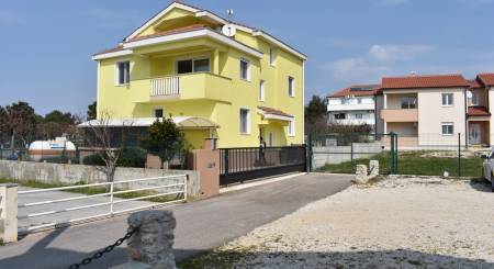 CROATIA - Apartment house with three apartments - VRSI, Zadar