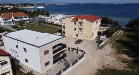 CROATIA - Villa with three apartments - VIR, Zadar