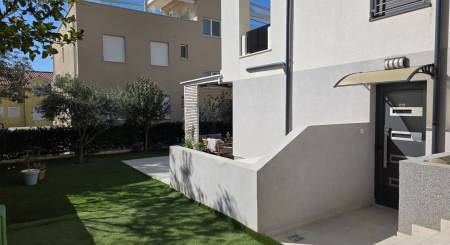 CROATIA - Beautiful 4-room apartment with large garden - VODICE CROATIA - Beautiful 4-room apartment with large garden - VODICE