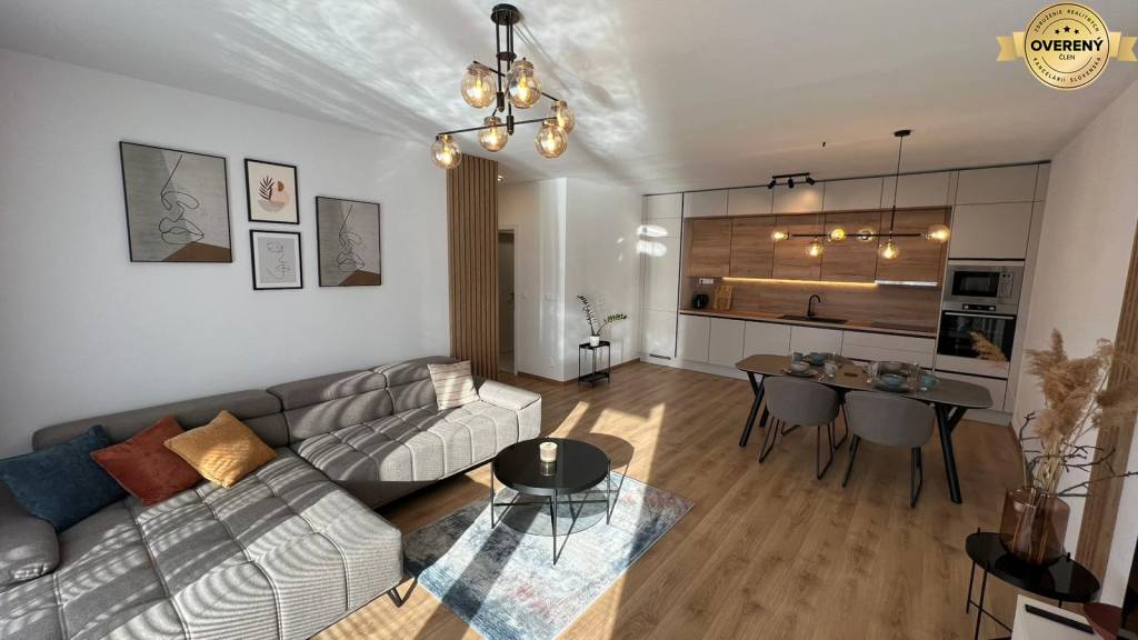 RENT - Luxury apartment with a view of the castle- Nitra, Promenada SC