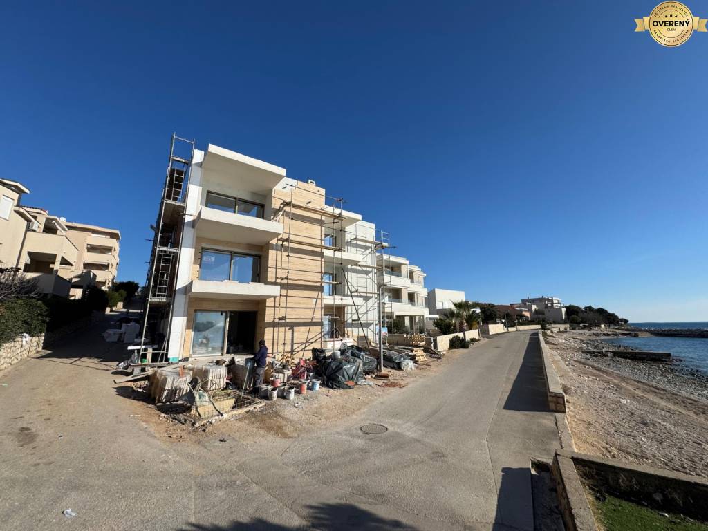 CROATIA - Apartments in the 1st row (2i) - MANDRE, island PAG