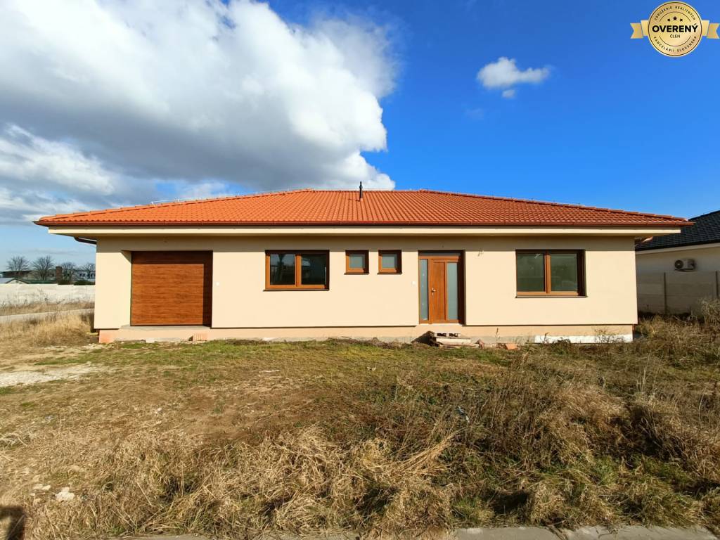 SALE - 5 roomed house with large garage, Lužianky, Smreková ulica