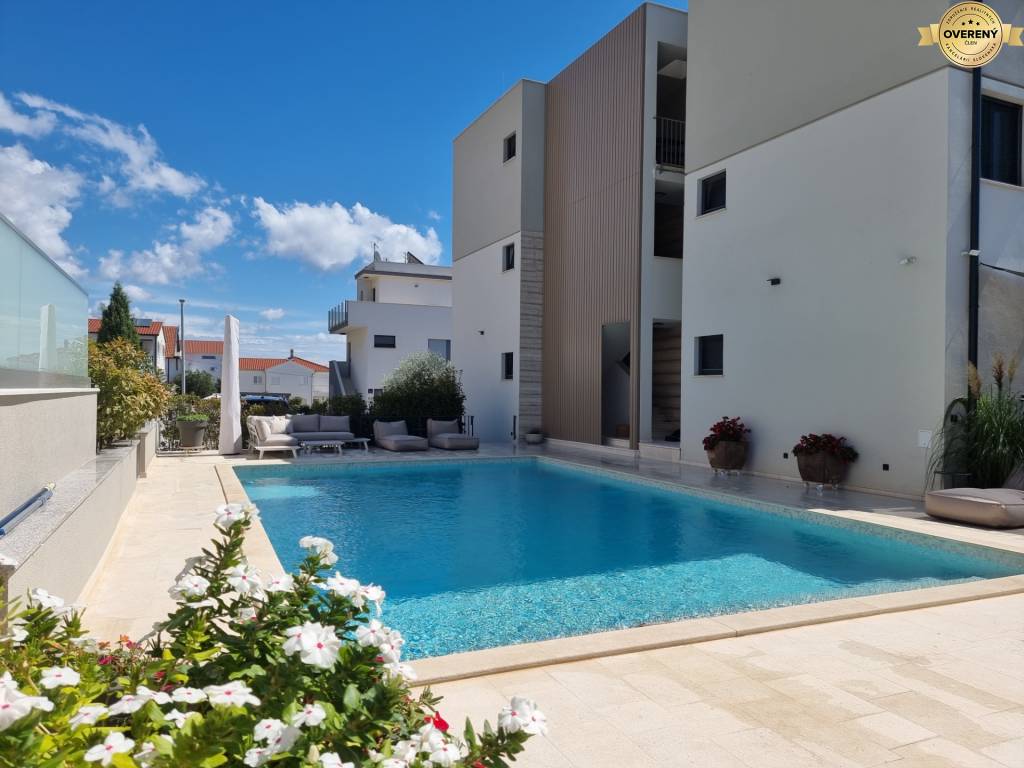 CROATIA - Luxury house with three apartments - VODICE