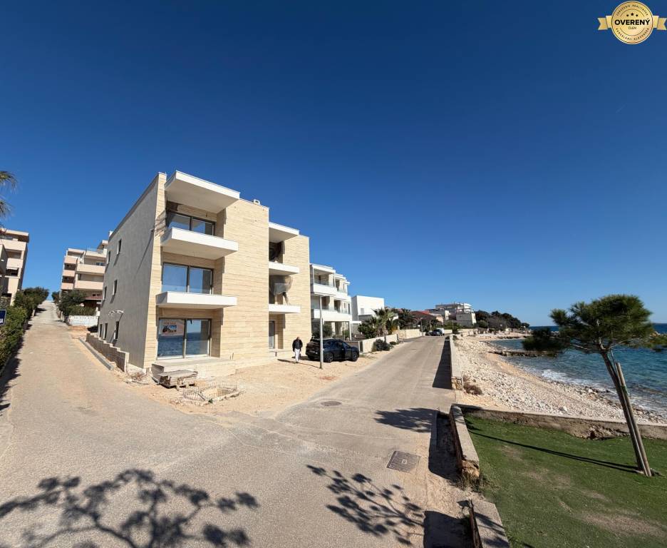 CROATIA - Apartments in the 1st row (3i) - MANDRE, island PAG