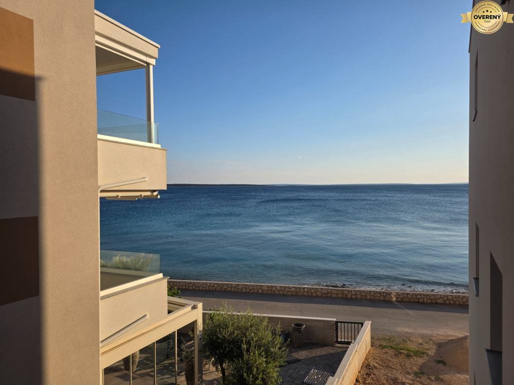 CROATIA - Apartments in the 1st row (2i) - MANDRE, island PAG