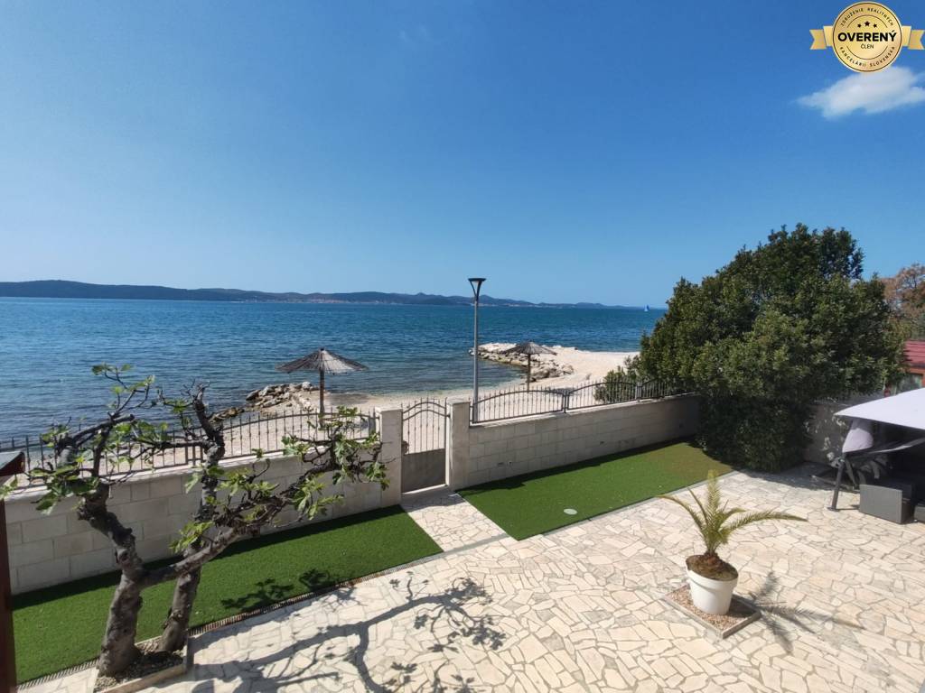 CROATIA - FAMILY HOUSE IN THE 1ST ROW FROM THE SEA - BIBINJE