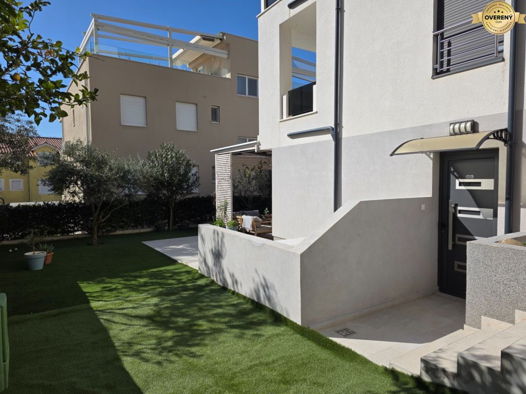 CROATIA - Beautiful 4-room apartment with large garden - VODICE