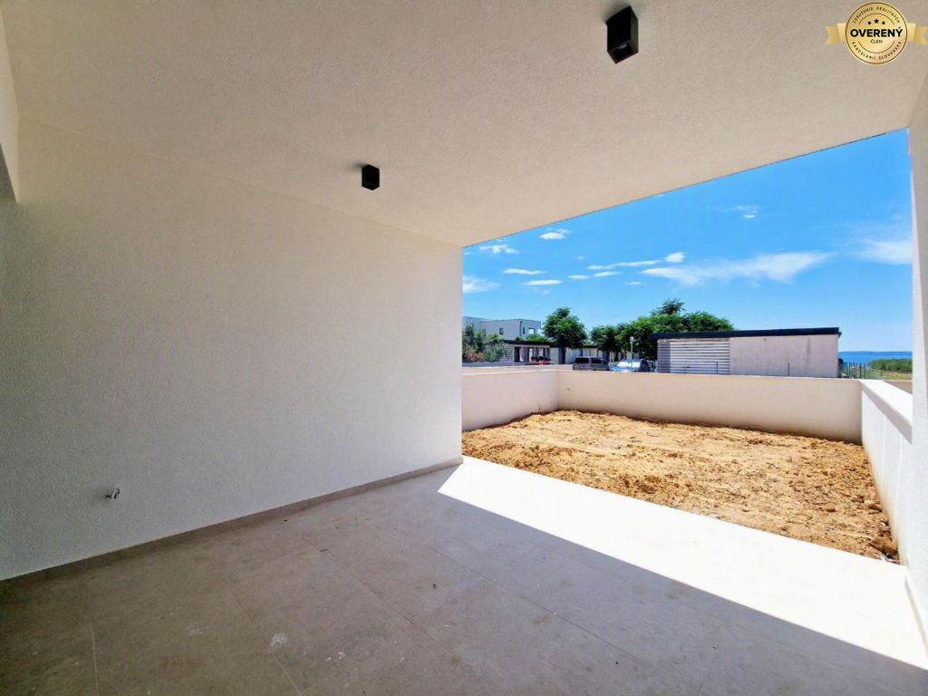 CROATIA - Spacious apartment with a small garden - PRIVLAKA, ZADAR