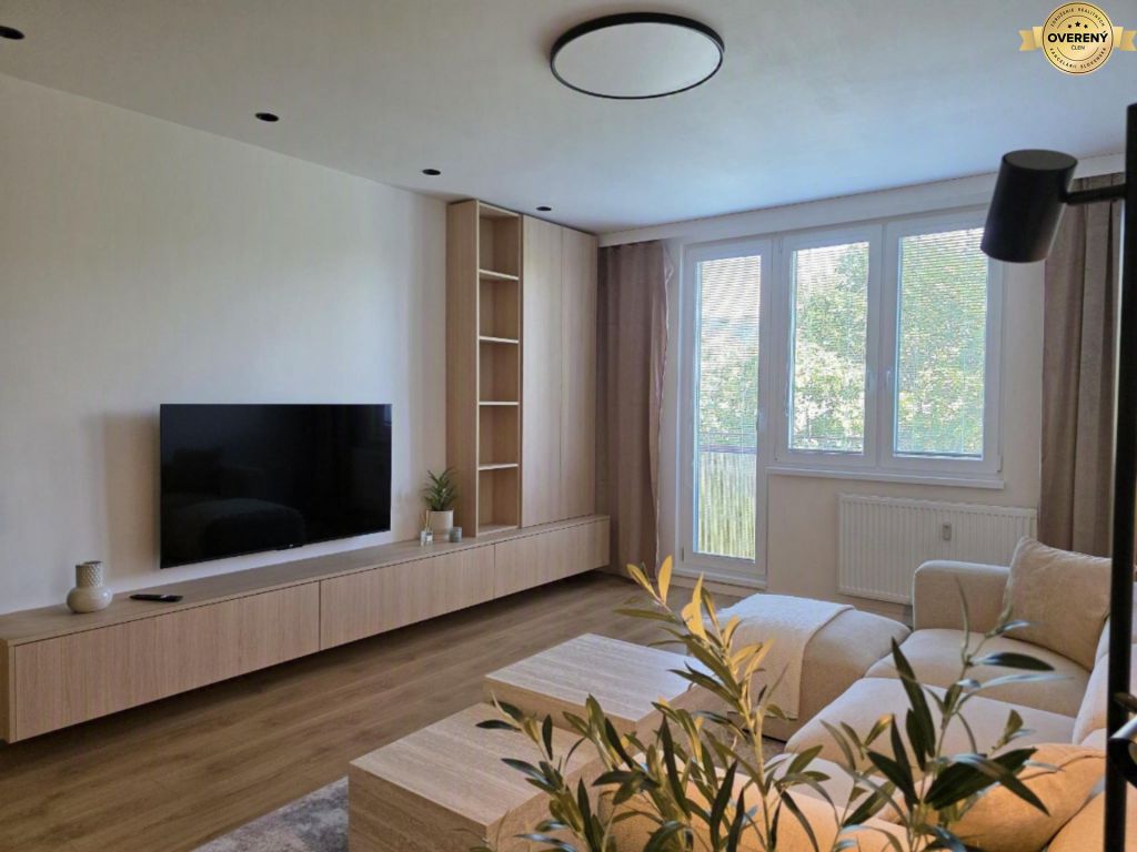 FOR RENT - Modern, completely renovated apartment - NITRA, Center
