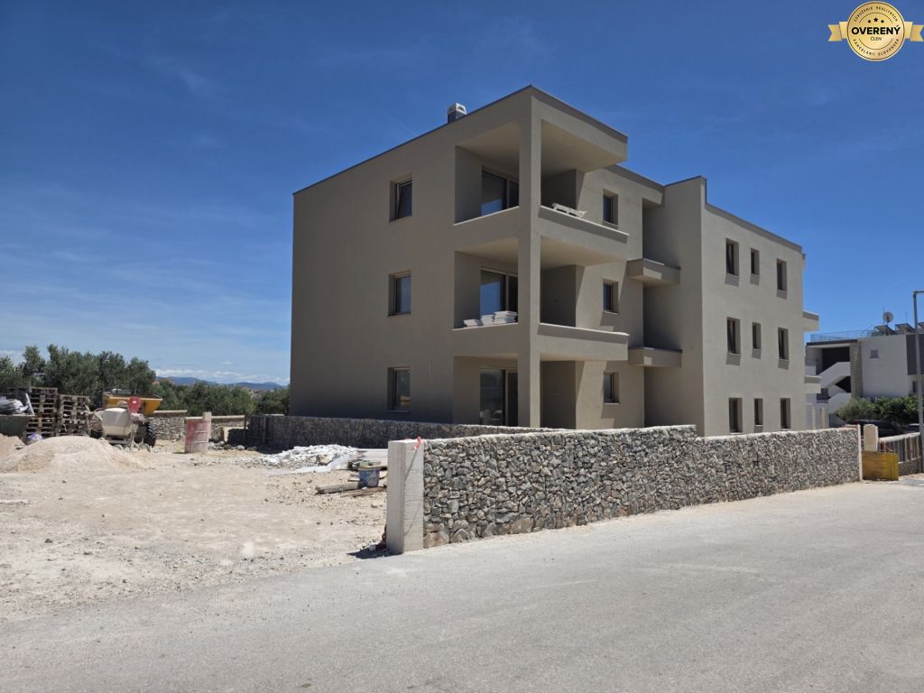 CROATIA - Apartments (K2) in the beautiful village of TRIBUNJ