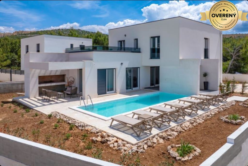 CROATIA - Villa 1st row to the sea, 10 km from national park Paklenica