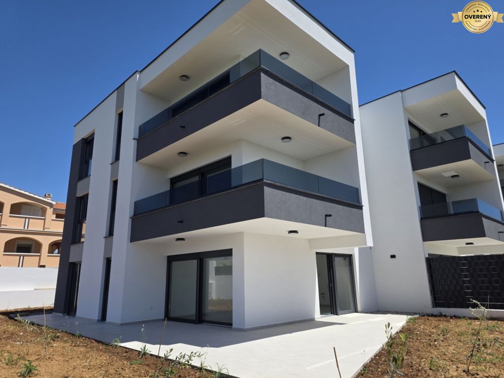 CROATIA - Apartment with plot of 270 m2 - PRIVLAKA