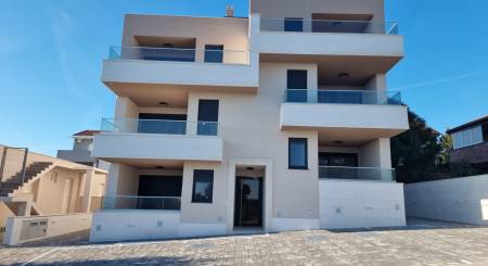 CROATIA - Apartments suitable for year-round living - MANDRE, PAG
