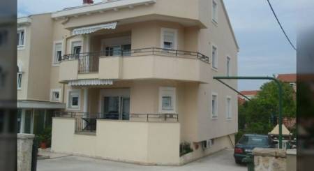 CROATIA - Apartment house on the outskirts of Zadar - DIKLO