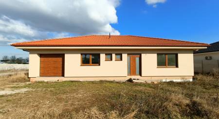 SALE - 5 roomed house with large garage, Lužianky, Smreková ulica