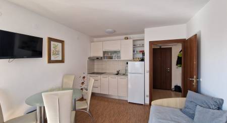 CROATIA - Renovated small apartment - PETRČANE