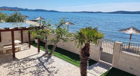 CROATIA - FAMILY HOUSE IN THE 1ST ROW FROM THE SEA - BIBINJE