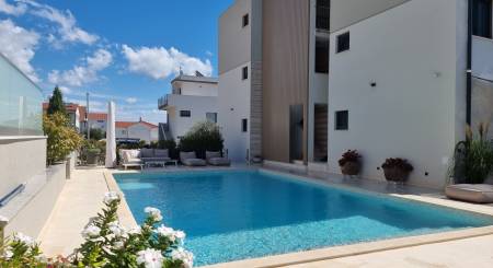 CROATIA - Luxury house with three apartments - VODICE
