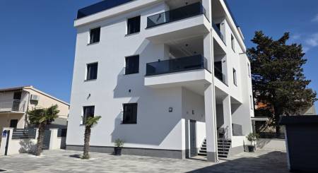 CROATIA- Apartments in modern house 60 m from the beach- SRIMA, VODICE