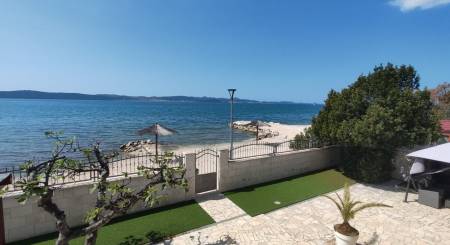 CROATIA - FAMILY HOUSE IN THE 1ST ROW FROM THE SEA - BIBINJE