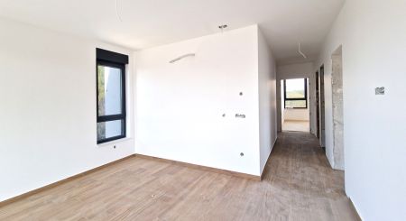 CROATIA - 4 bedroom apartment in beautiful surroundings - PETRČANE
