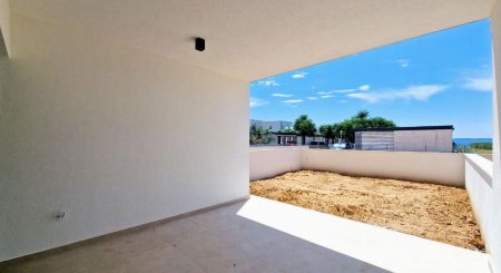 CROATIA - Spacious apartment with a small garden - PRIVLAKA, ZADAR